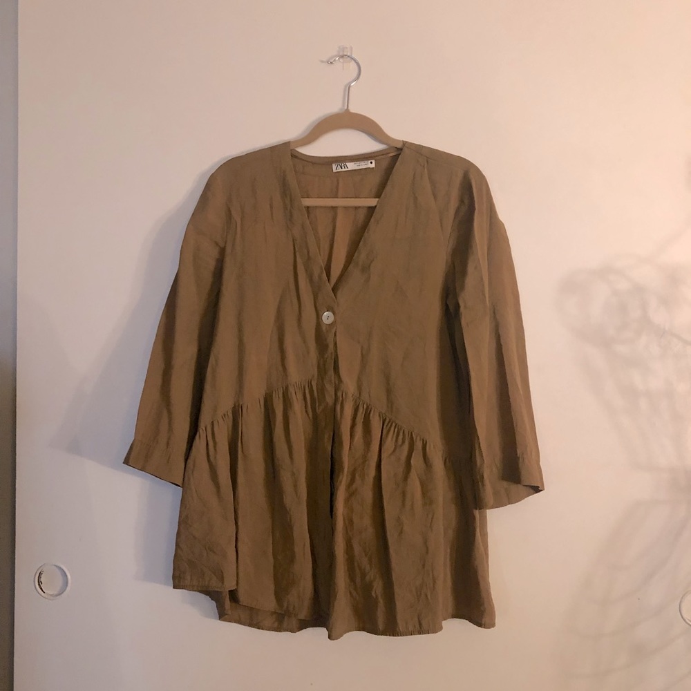 Zara Top in Brownish/Tan Color Flares at the Bottom Size M